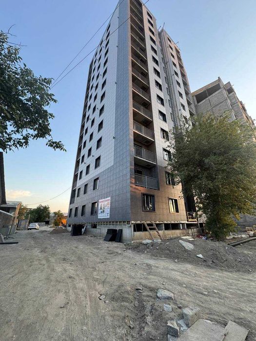 Yangi kvartira sotiladi 2 xonalik 81 kv. metr Pol podvali bilan birga