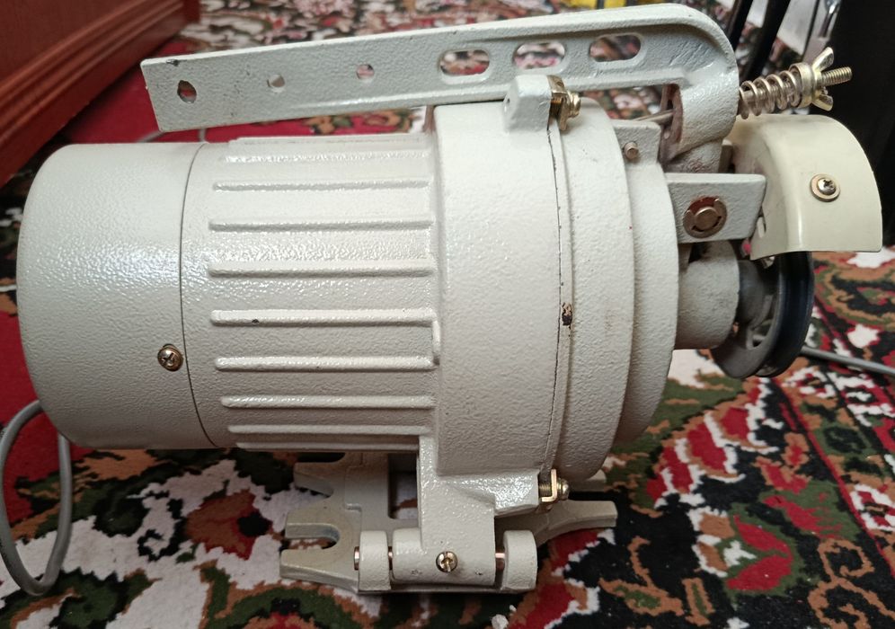 Juita tikuv mashinasining motori sotiladi.  Мотор швейной машины Juita