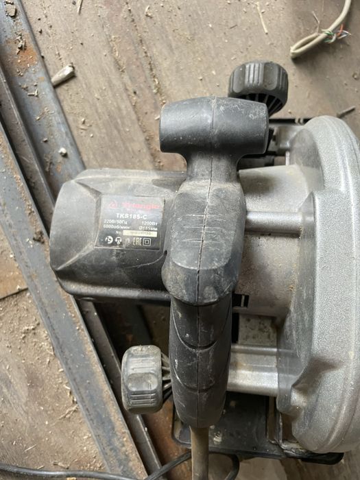 Продам циркулярную пилу Triangle TKS185-C
