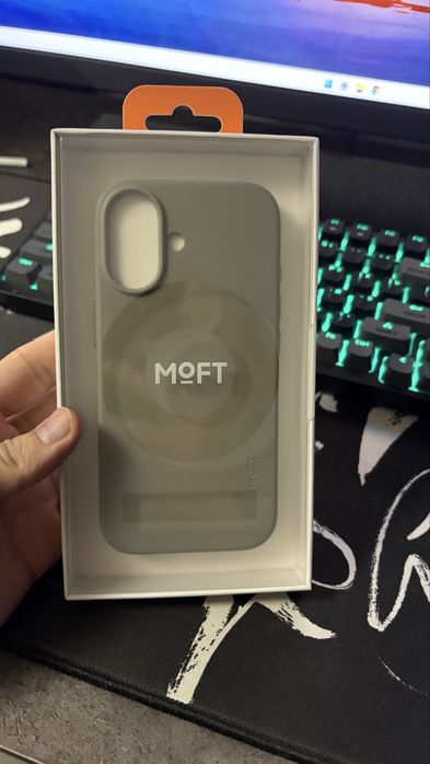 Чехол MOFT на iPhone 17 (серый) новый