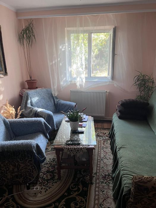 Casa si teren de vanzare Albota. Casa are 93 mp si curtea 1428mp. Gradina are 1452mp.