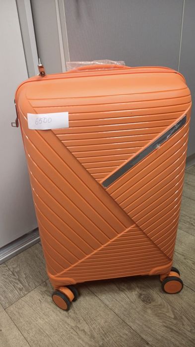 Продам чемодан новый