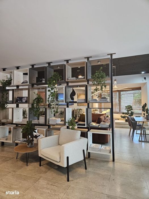 Spațiu deosebit, parter, în clădire de birouri