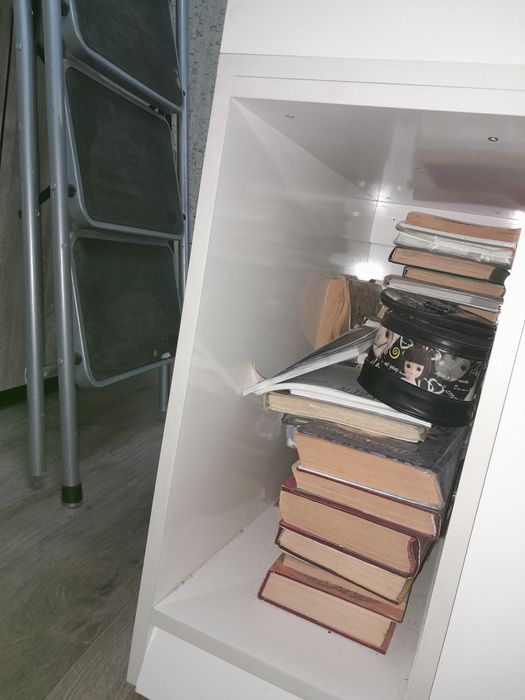 Раздвижной стол-тумба.