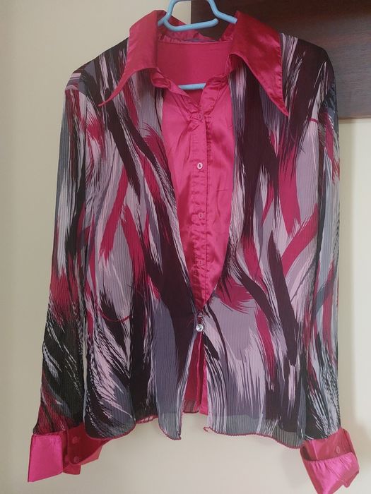 Vând bluza damă.