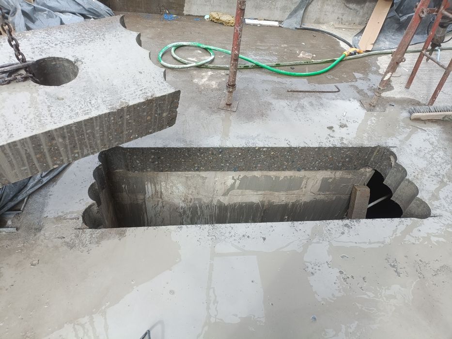 Gaură hotă,ac,aer condiționat etc.