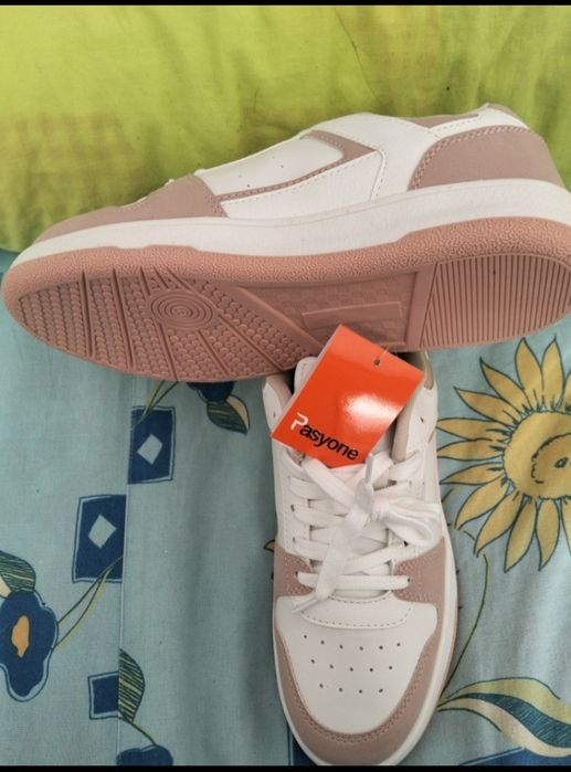 Adidași damă noi cu etichetă