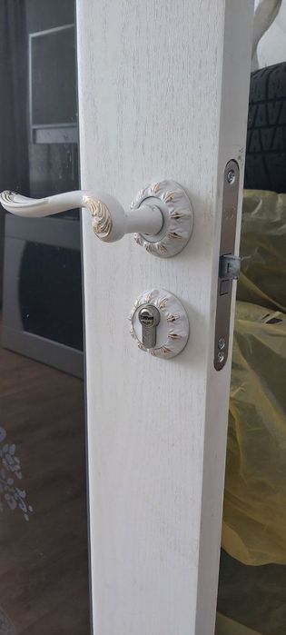 Дверь  продаётся