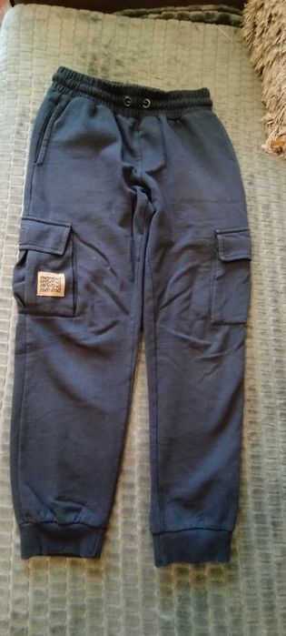 Pantaloni trening mărime 140