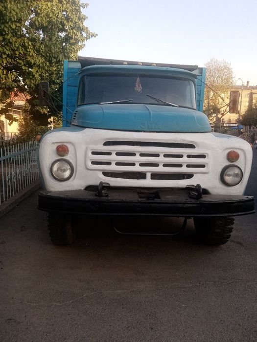 Грузовик автомобиль зил