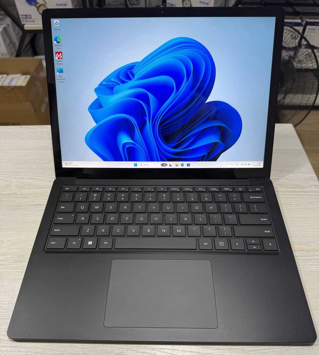 Surface Laptop 4 Black 13.5 2K core I7-1185G7 vPro 16GB/256GB