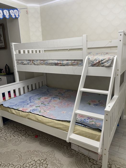 Детская кровать для 3х. Очень удобная