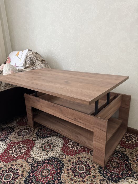 Журнальный стол из дерева