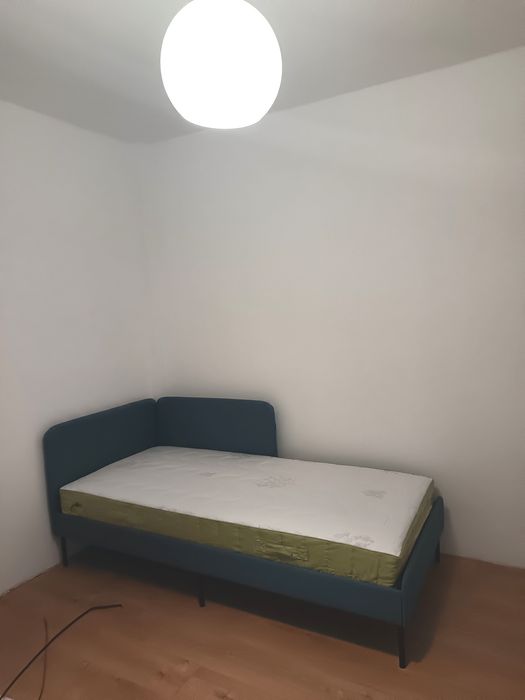 Cadru de pat tapițat Ikea 90x200
Patul a fost folosit aproximativ 1 an,