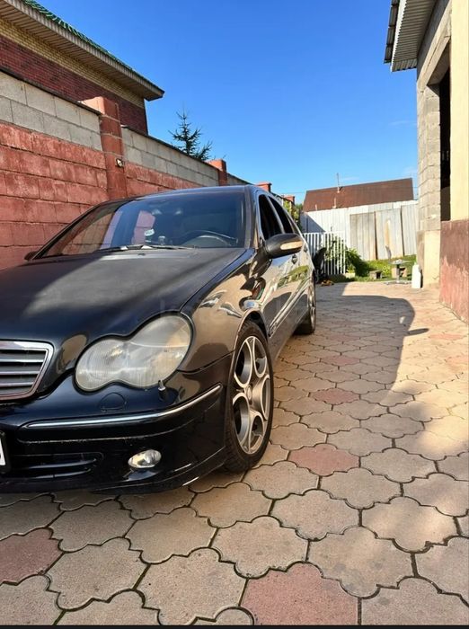 Mercedes-Benz машина