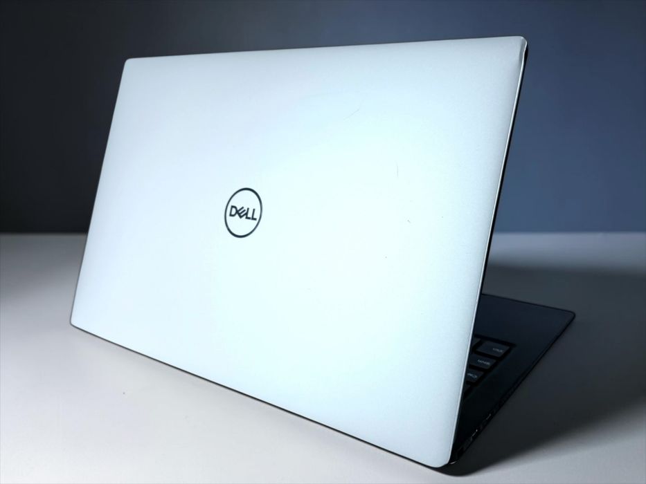 Dell XPS 7390 13" 4K UHD+ i7-10910U 16GB RAM 512GB SSD Перфектен! Гаранция!