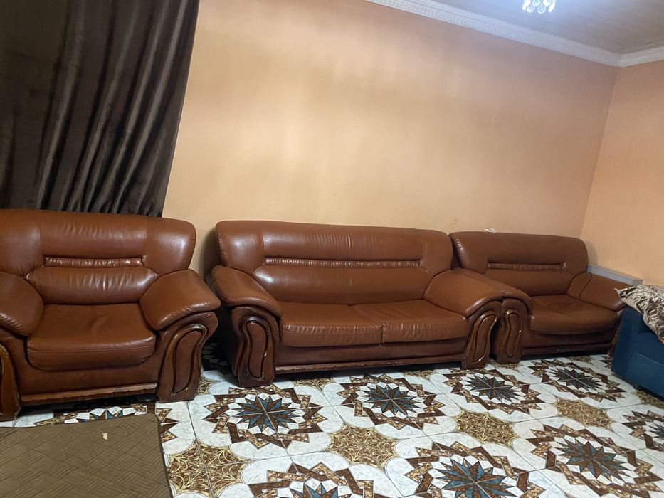 Продам  диван тройка кажанный