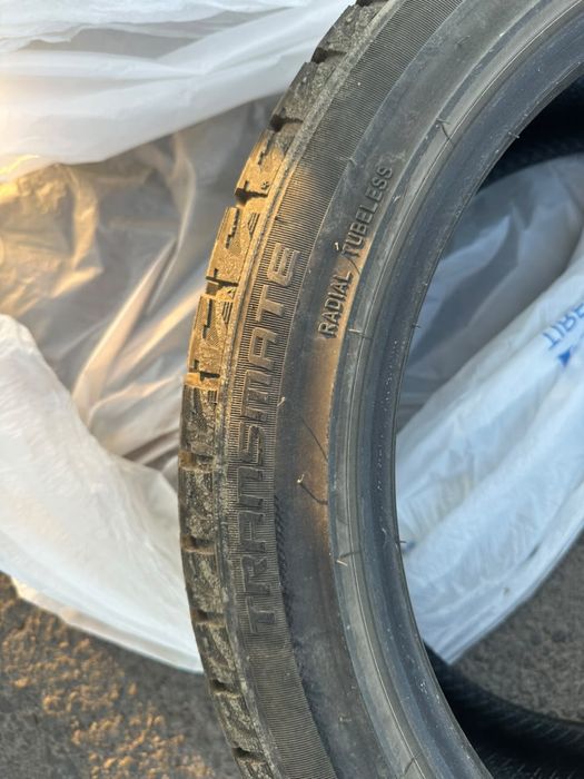 Продам зимние шины размер 235/45/18