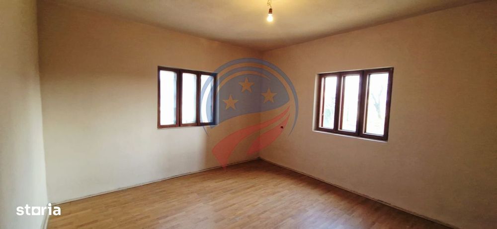 Casa Bradesti  teren  intravilan 7952 mp  deschidere 33 m la DE 70