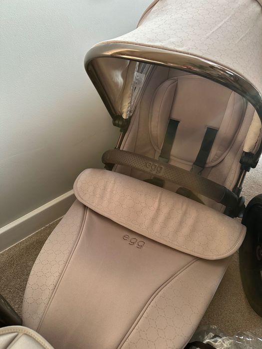 Детска количка Egg2 – пълен комплект, отлично състояние