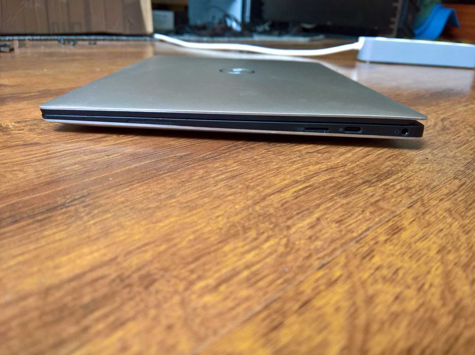 13.3" DELL XPS 7390, i5-10210U, 8GB, 128GB NVMe, лицензиран Windows