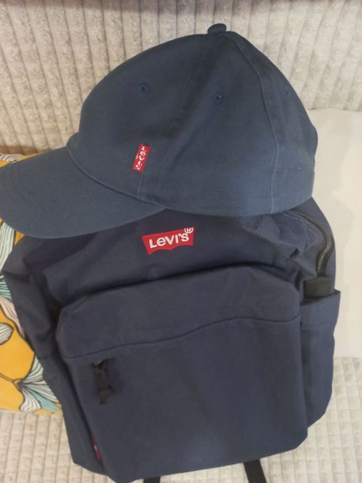 Раница и Шапка LEVIS