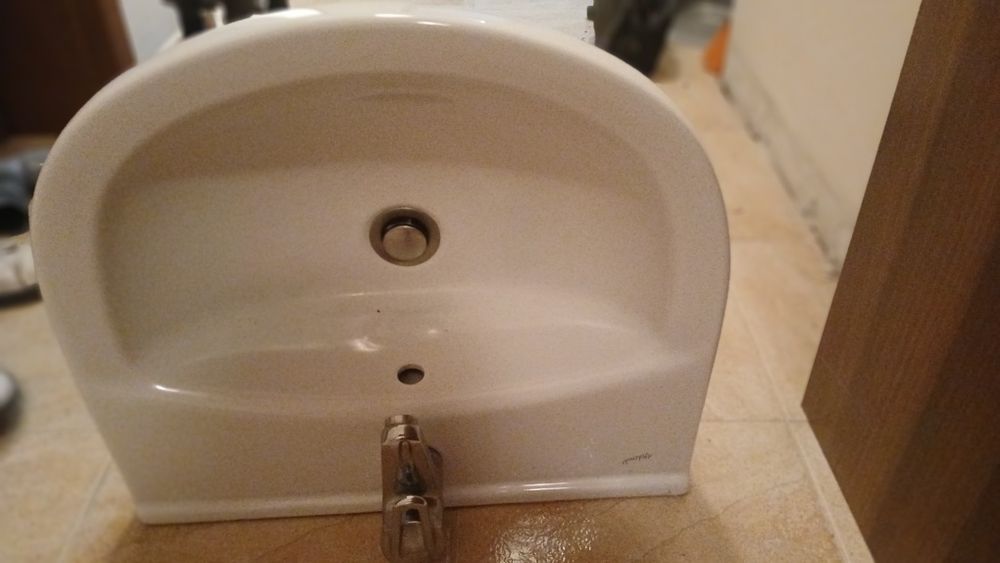 Мивка за баня със смесител за 25лв