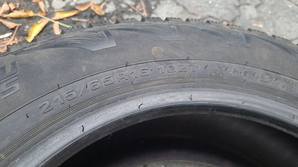 продам 2 резины 215/65 R16