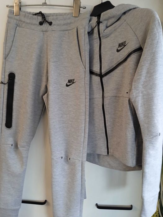 НОВ спортен екип Nike
