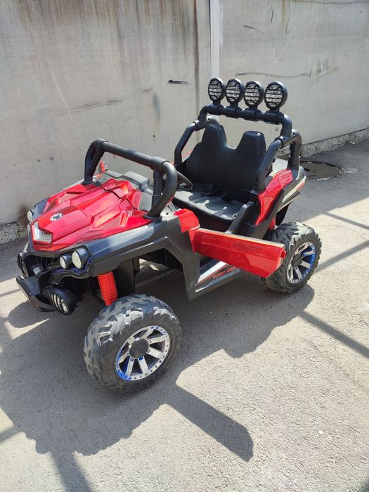 Продам электромобиль машинку.