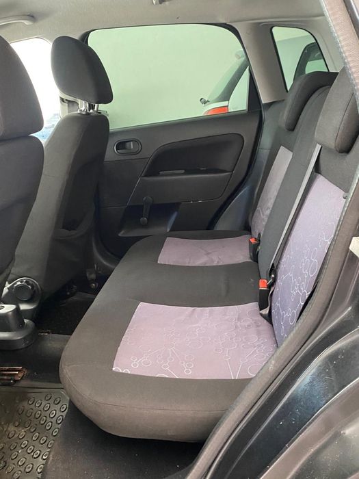 Vând Ford Fiesta 1.6 TDI An 2008 AC stare impecabila  Km 150000 de mii real verifitați