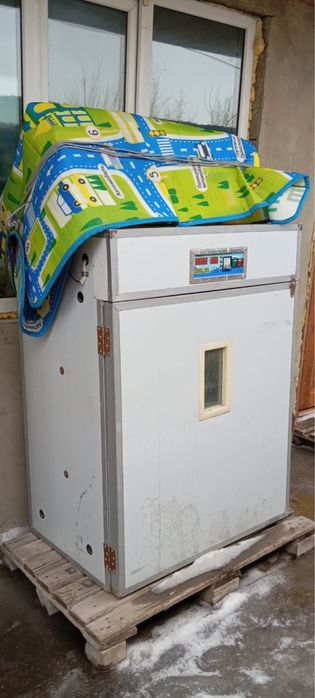 Продам инкубатор