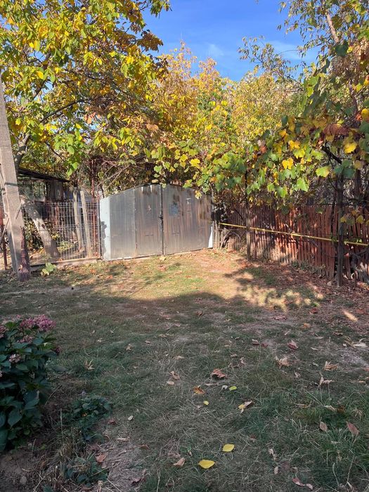Casa si teren de vanzare Albota. Casa are 93 mp si curtea 1428mp. Gradina are 1452mp.