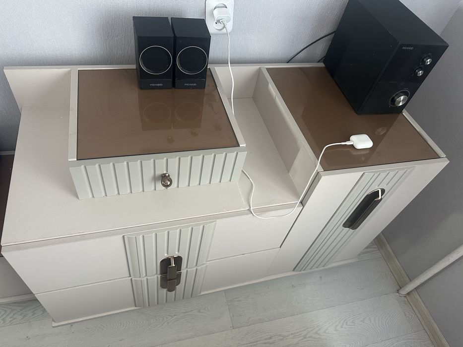 Современный комод