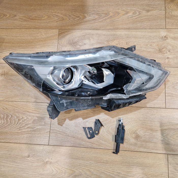 Правая фара на Ниссан Кашкай j11 в оригинале