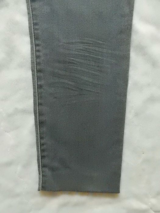 Blugi Armani Jeans. Marime 28, vezi dimensiuni. Impecabili, ca noi.