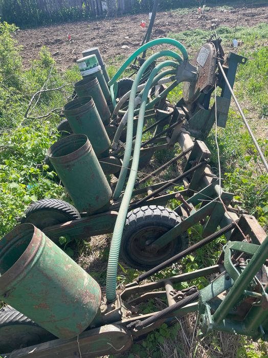 Semănătoare porumb și floarea soarelui