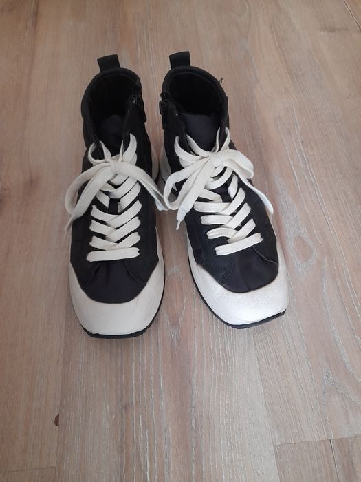 Стилни Боти  от  Зара