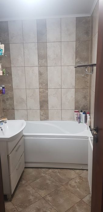 Apartament 4 camere de închiriat