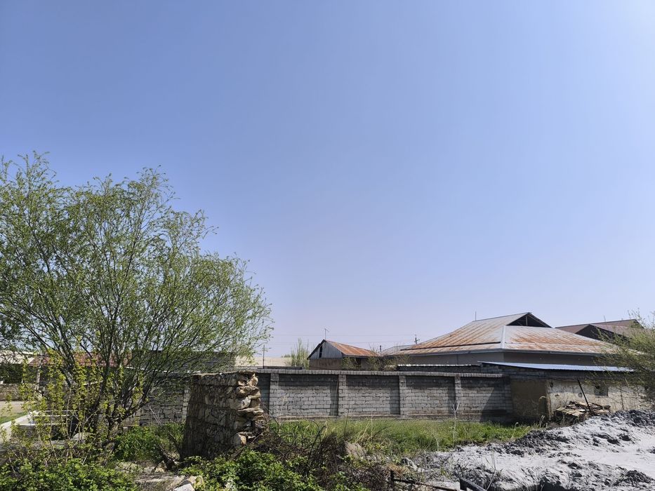 Uy sotiladi 6 sotix yer maydoniga ega