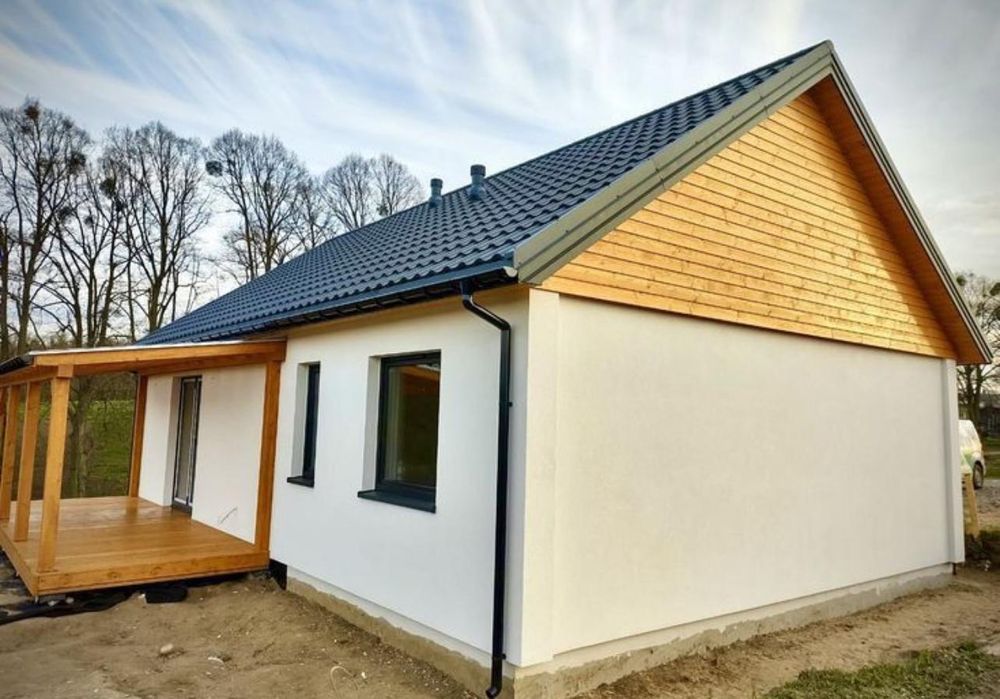 Vand case pe structura metalica