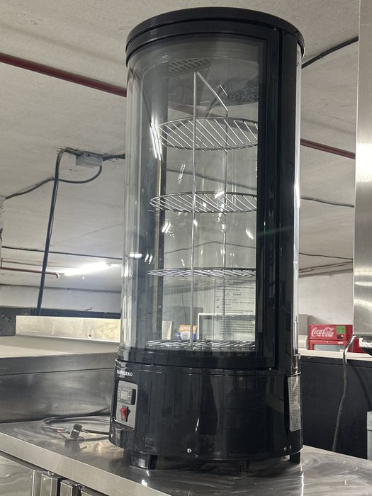 Витрина для тортов с охлаждением,оборудование