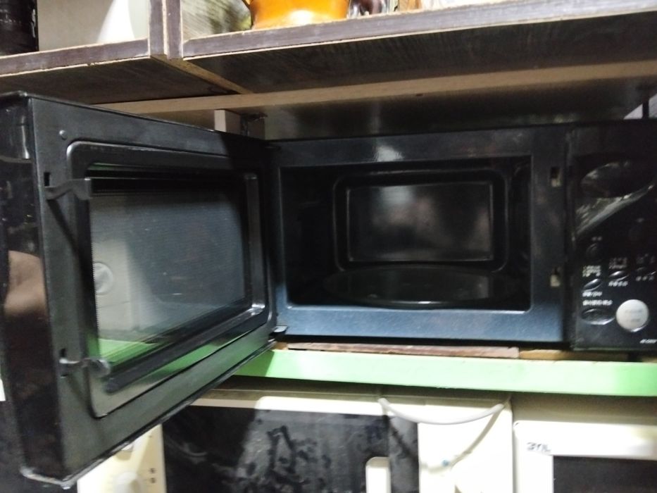 Микроволновую печь samsung