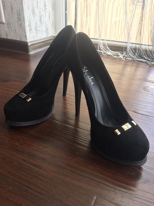 Туфли замшевые на шпильке