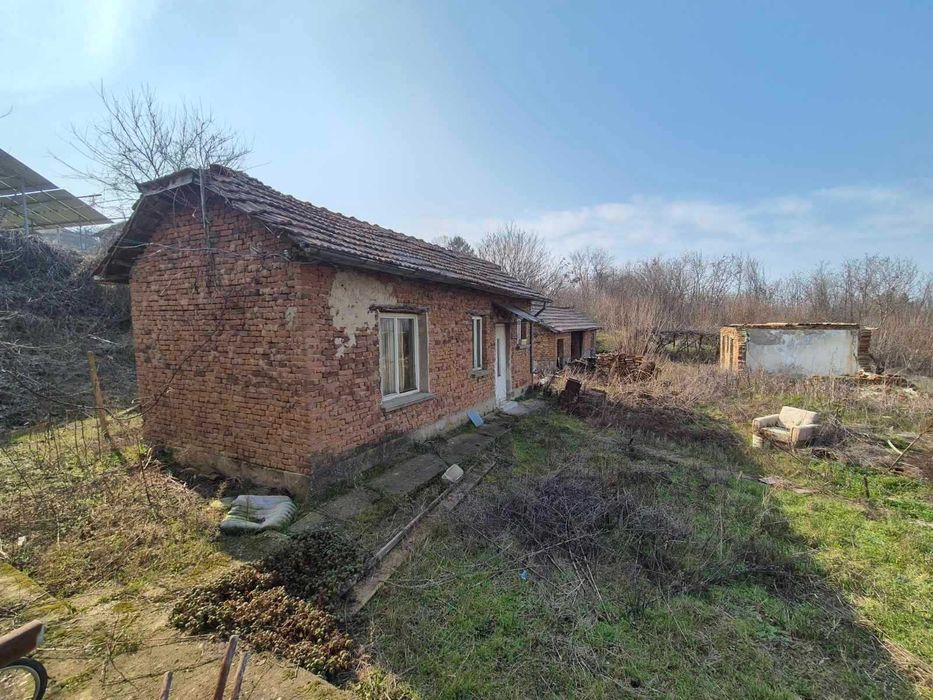 Фотоволтаична централа 60 KW и къща до гр. Белене .