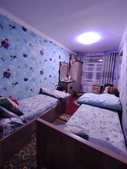Assalomu alaykum shirin pasolkasidan kvartira sotiladi 1 chi etaj
