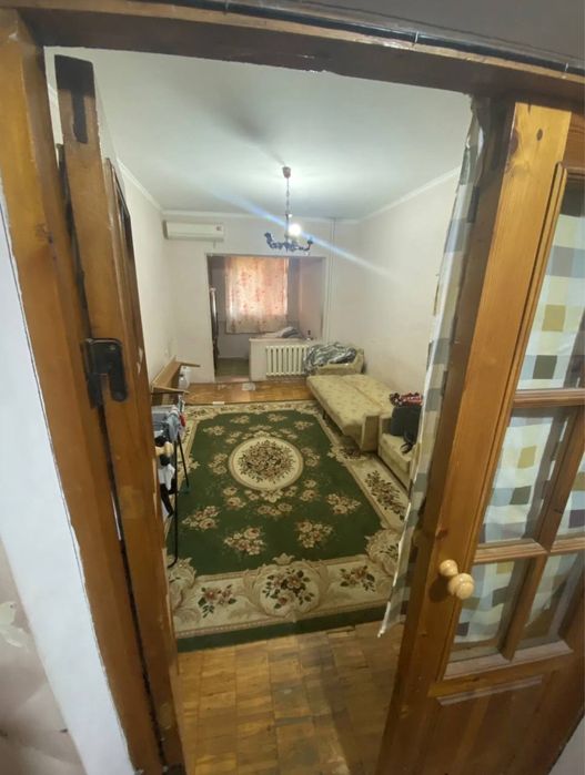 Продаётся квартира Юнусабад14 3 ком отличная локация без ремонт