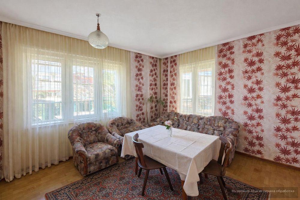 Тристаен апартамент под наем в Център