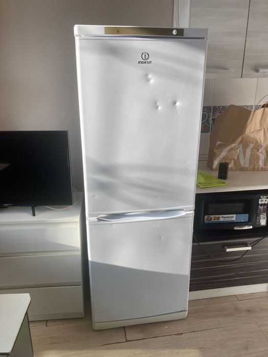Холодильник Indesit
