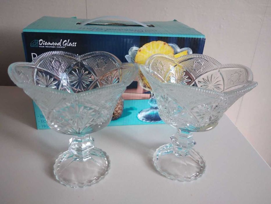 Подарочные наборы : вазочки, стаканы, кружки (новые, в упаковке)